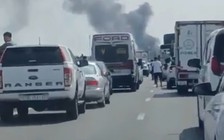 Xe đầu kéo bốc cháy trên cao tốc Trung Lương - Mỹ Thuận, giao thông ùn ứ