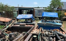 Nhóm 'cát tặc' tẩu thoát, bỏ lại phương tiện khi bị CSGT truy đuổi 