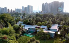 Cuộc sống tạm bợ bên trong Khu thể thao Rạch Chiếc chờ ngày hồi sinh