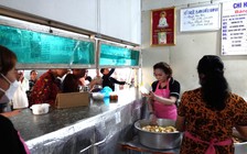 Chuyện tử tế: Miệt mài lo cái ăn cho bệnh nhân nghèo