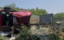 Xe đầu kéo va chạm xe máy trên đường Hồ Chí Minh, nam sinh bị thương nặng