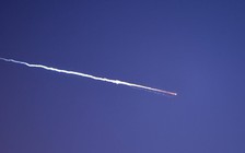 Houthi lần đầu tham chiến, phóng tên lửa sang Israel