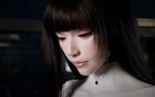 Robot Trung Quốc gây bất ngờ khi biết liếc nhìn và cười duyên