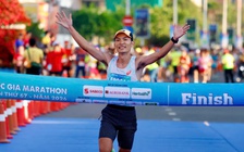 Hoàng Nguyên Thanh lần thứ 7 vô địch Tiền Phong Marathon, Ngọc Hoa trườn về đích tạo cảm xúc đặc biệt