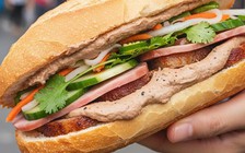 61 người nhập viện nghi bị ngộ độc sau khi ăn bánh mì