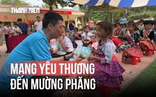 Báo Thanh Niên trao quà và sách giáo khoa cho học sinh Mường Phăng