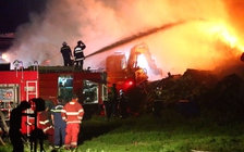 Một người tử vong trong vụ cháy kho xưởng 6.000 m2 tại Hà Nội