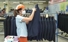 Dệt may ứng phó 'cú sốc' giá dầu và cước container tăng vọt