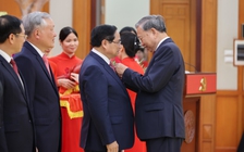 Trao huân chương, huy hiệu Đảng tặng Thủ tướng Phạm Minh Chính và các lãnh đạo