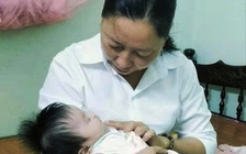 Bé gái sơ sinh bị bỏ rơi kèm thư tay 'Con trót dại, xin nuôi giúp…'