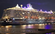 Bên trong siêu du thuyền mắc kẹt trên biển giữa chiến sự Trung Đông