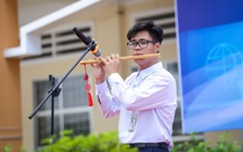 Nếp sống kỷ luật của nam sinh miền Tây học giỏi, thổi sáo hay