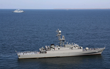 Tàu chiến Iran chìm ngoài khơi Sri Lanka, nghi bị tàu ngầm bắn