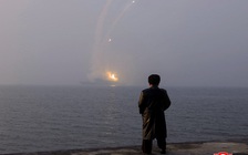 Ông Kim Jong-un thị sát tàu khu trục Triều Tiên phóng tên lửa