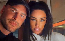 Cựu 'bom sex' Katie Price cưới chồng lần 4 bất chấp gia đình can ngăn