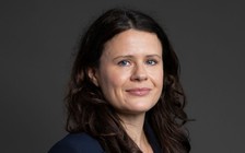 Chồng bị nghi làm gián điệp cho Trung Quốc, nghị sĩ Anh rời nhóm nghị viện