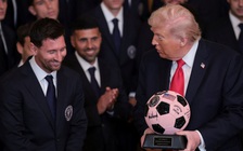 Messi gây sốt trong chuyến thăm Nhà Trắng, được Tổng thống Mỹ Donald Trump khen giỏi hơn… Pele