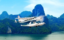 Thủy phi cơ ngắm vịnh Hạ Long dừng bay