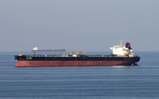 Giá dầu tăng vì xung đột Iran, Mỹ nới lỏng cấm vận dầu mỏ Nga