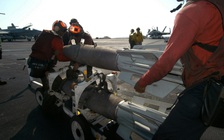 Mỹ khẩn cấp duyệt bán vũ khí cho Israel