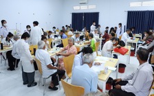 Trường đại học Cửu Long tổ chức khám bệnh giúp người dân