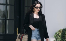 Không ngại nổi bật cùng bông tai to bản đầy táo bạo