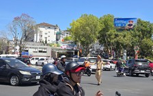 Đề nghị cảnh sát giao thông làm ‘hướng dẫn viên’ cho du khách đến Đà Lạt
