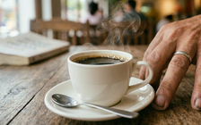 Cà phê có giúp phòng gan nhiễm mỡ? Chuyên gia nói rõ cách uống có lợi
