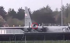 Ireland bắt người đột nhập sân bay, trèo lên máy bay quân sự Mỹ