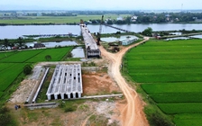 Cầu trăm tỉ đồng 'treo' gần cả thập niên