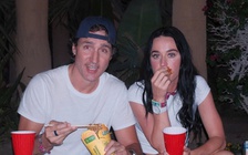 Katy Perry mỉa mai màn trình diễn của Justin Bieber tại Coachella 2026