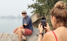 Khách ngoại đổ về vịnh Hạ Long vượt xa khách Việt