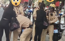 Thực hư vụ cô gái giằng co với 2 CSGT TP.HCM, giật tờ giấy xanh