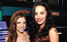 Katy Perry tiếp tục bị một sao nữ khác là Anna Kendrick cáo buộc sàm sỡ
