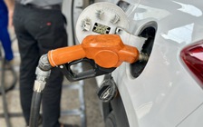 Giá xăng dầu hôm nay 15.4.2026: Lao dốc gần 8%