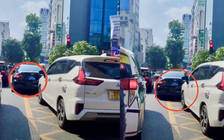 Xe biển xanh ở TP.HCM đè vạch mắt võng bị người dân quay clip gửi Cục CSGT