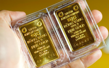 Giá vàng giảm 9 nhịp liên tiếp, vẫn chênh với thế giới hơn 18 triệu đồng/lượng