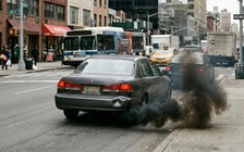 'Bắt bệnh' ô tô qua màu khói, có đáng tin?