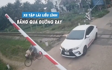 Xe tập lái bất chấp đèn đỏ vượt rào chắn, cố tình băng qua đường ray