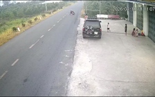 Làm rõ vụ bé 5 tuổi đá bóng ra đường khiến người đi xe máy ngã tử vong