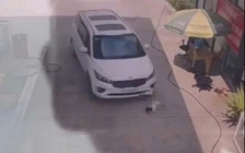 TP.HCM: Tài xế ô tô ôm cua cán tử vong bé gái 2 tuổi trong cây xăng