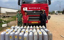 Giấu 880 lít dầu diesel dưới gầm rơ moóc để tuồn qua biên giới Việt - Lào