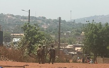 Xe bom lao thẳng vào nhà Bộ trưởng Quốc phòng Mali