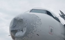 Những bức ảnh đáng sợ khi máy bay gặp mưa đá giữa không trung