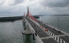 Cầu vượt cửa biển dài nhất miền Trung chính thức thông xe