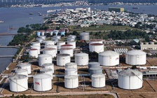 Đề nghị thương nhân đầu mối, phân phối xăng dầu 'không găm hàng chờ tăng giá'
