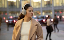 Thói quen đeo tai nghe khi đi bộ tiềm ẩn nhiều nguy cơ