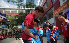 Hoàng Đức trở lại với món quà bất ngờ, tiếp lửa giấc mơ học sinh hiếu học