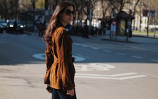 Phối blazer với quần jeans, cặp đôi thời trang tối giản hợp với mọi cô gái