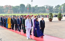 Đoàn đại biểu dự Đại hội MTTQ lần thứ XI vào Lăng viếng Chủ tịch Hồ Chí Minh